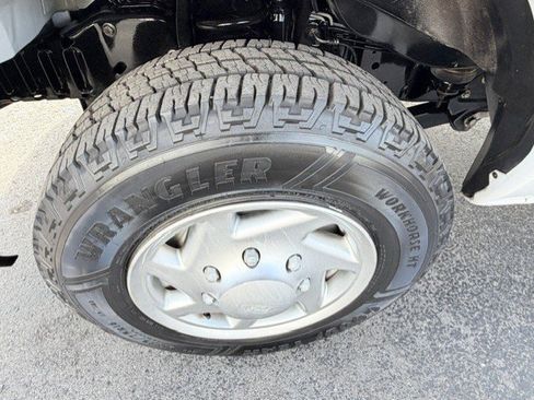 Used 2014 Ford E-150 and Econoline 150 RWD image 8
