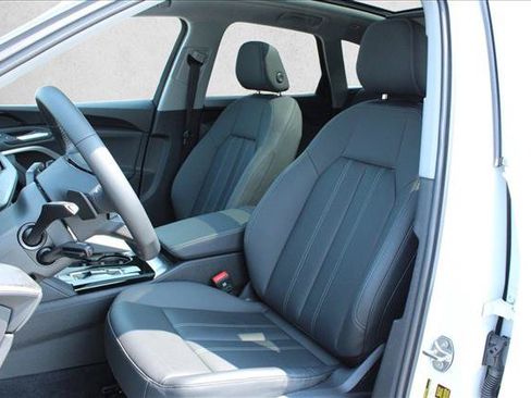 Used 2025 Audi Q5 Premium w/ Convenience Package AWD/4WD image 16