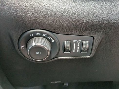 Used 2025 Jeep Compass Limited AWD/4WD image 24