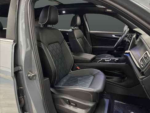 Used 2024 Volkswagen Atlas Cross Sport SEL Premium R-Line image 32