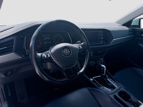 Used 2019 Volkswagen Jetta SE w/ Cold Weather Package FWD image 9