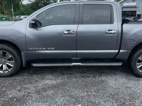 Used 2019 Nissan Titan SV w/ SV Convenience Package AWD/4WD image 3