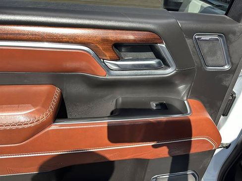 Used 2025 GMC Sierra 3500 Denali Ultimate AWD/4WD image 17