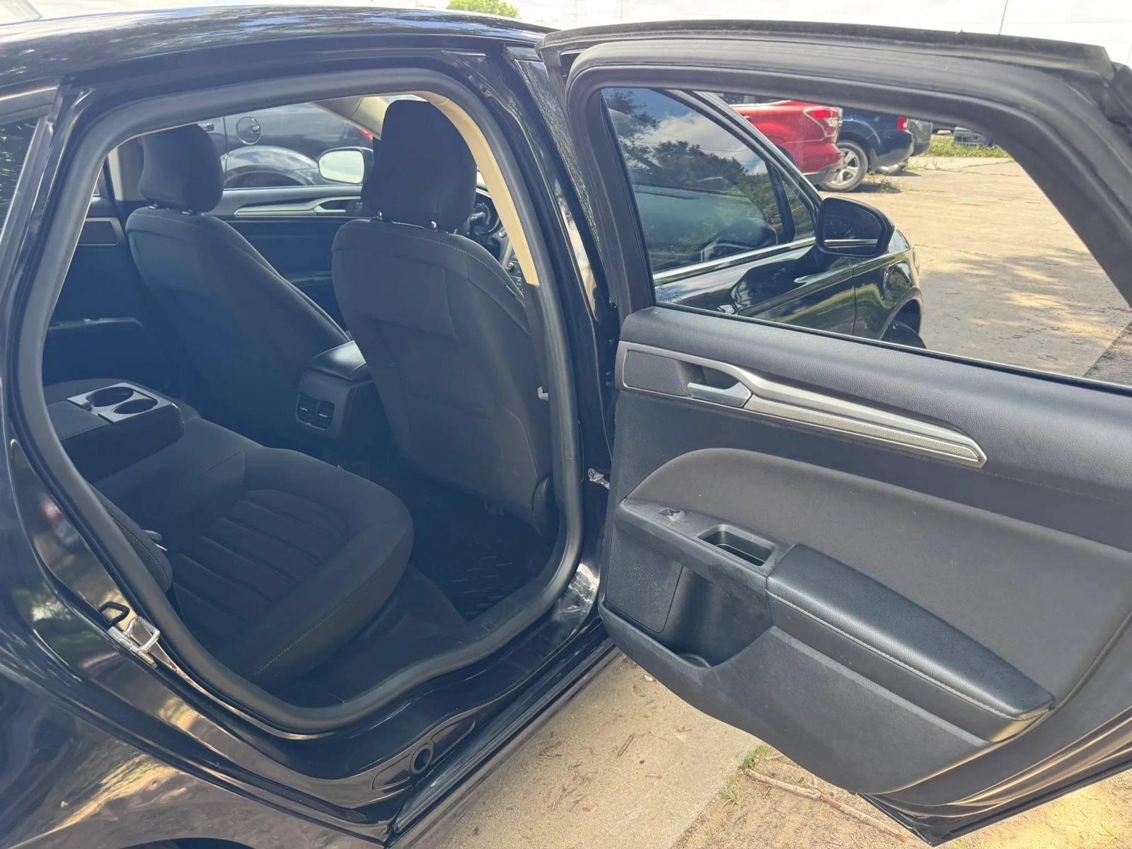 Used 2019 Ford Fusion SE FWD image 20