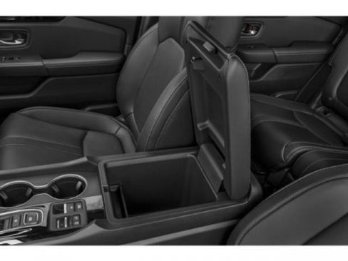 Used 2025 Honda Pilot Touring image 14