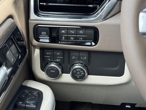 New 2026 GMC Yukon XL Denali w/ Sun & Power Step Package AWD/4WD image 32