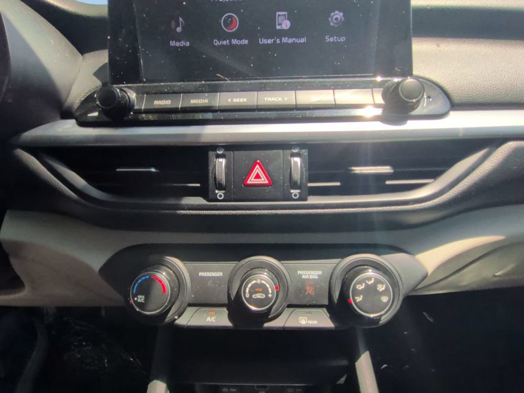 Used 2022 Kia Forte LXS w/ LXS Technology Package FWD image 20