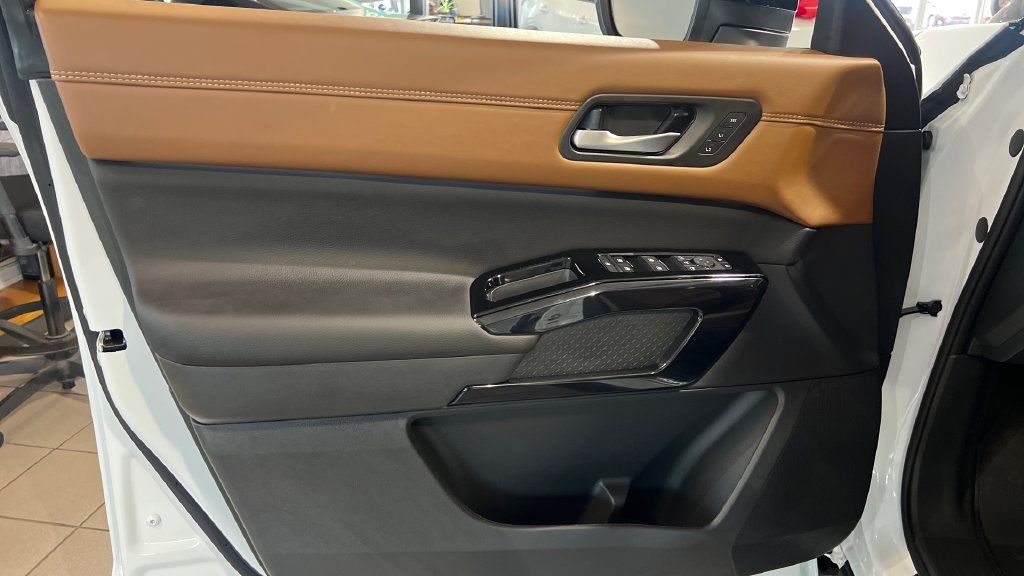 New 2026 Nissan Pathfinder Platinum AWD/4WD image 14