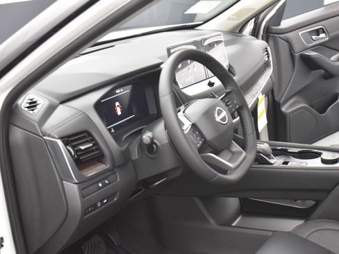 New 2026 Nissan Rogue Platinum w/ Platinum Premium Package image 7