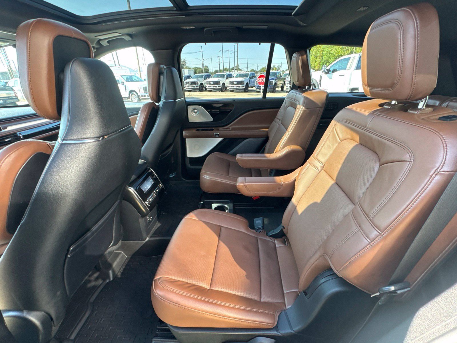 Used 2022 Lincoln Aviator Reserve w/ Equipment Group 201A AWD/4WD image 16