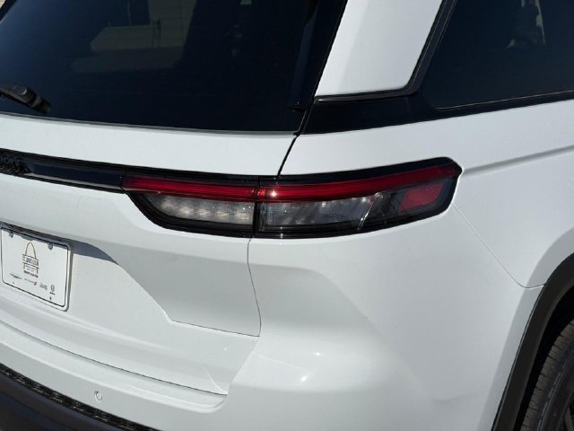 New 2026 Jeep Grand Cherokee Altitude AWD/4WD image 4