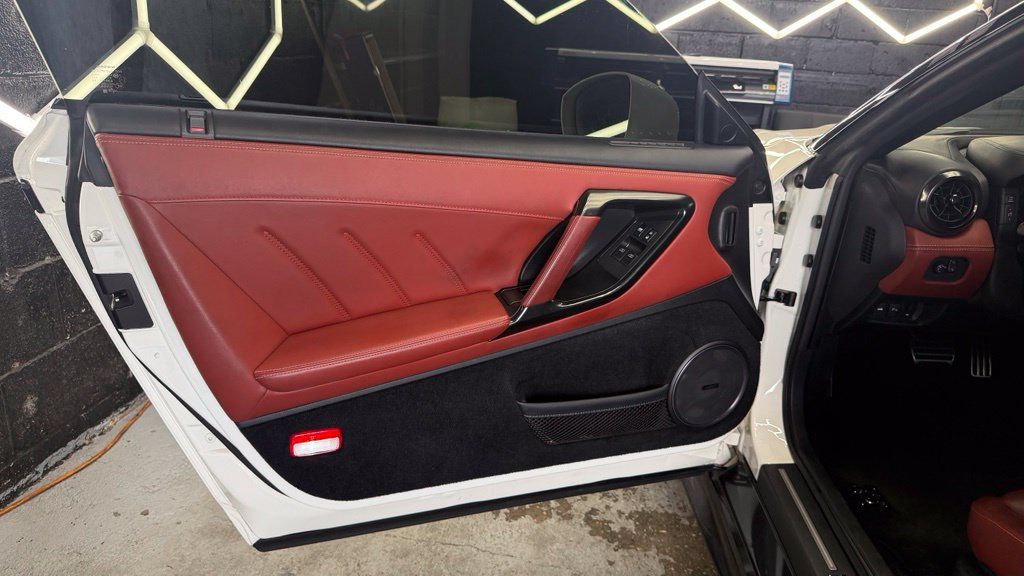 Used 2019 Nissan GT-R Premium w/ Premium Interior Package AWD/4WD image 32
