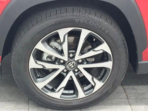 Used 2024 Toyota Corolla Cross XLE FWD image 6