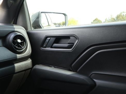 Used 2025 Chevrolet Colorado Trail Boss image 24