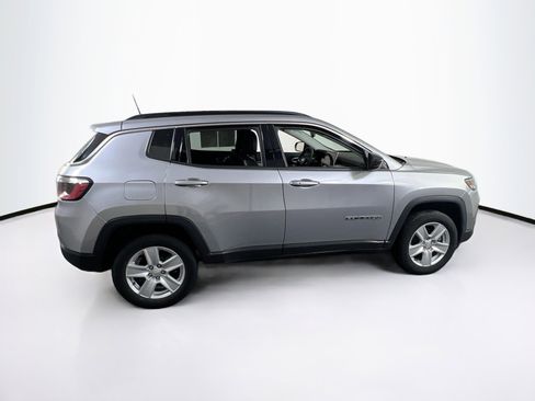 Used 2022 Jeep Compass Latitude image 4