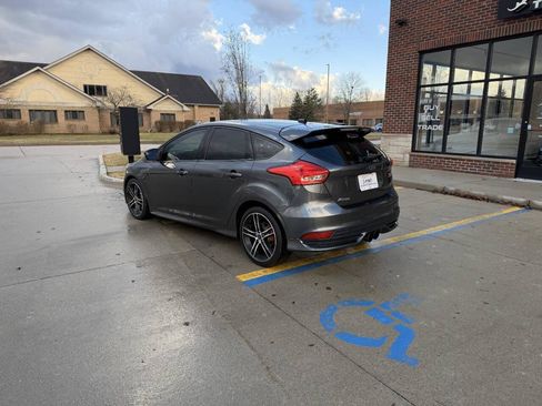 Used 2018 Ford Focus ST image 9