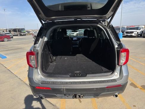 Used 2021 Ford Explorer XLT w/ Equipment Group 202A image 22