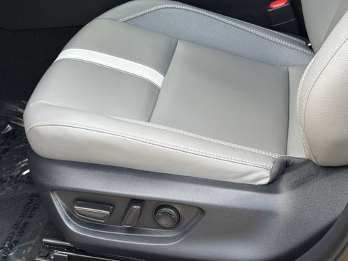 Used 2025 Toyota Camry SE w/ Convenience Package FWD image 19