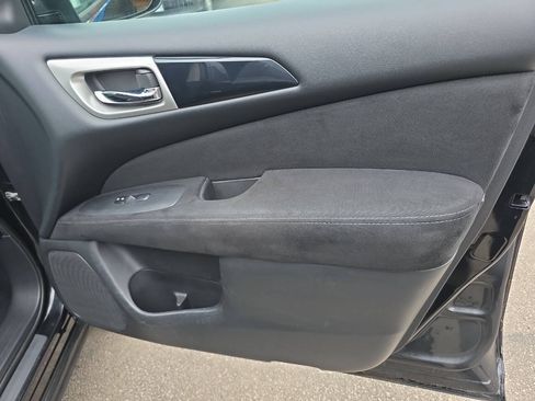 Used 2014 Nissan Pathfinder S AWD/4WD image 29