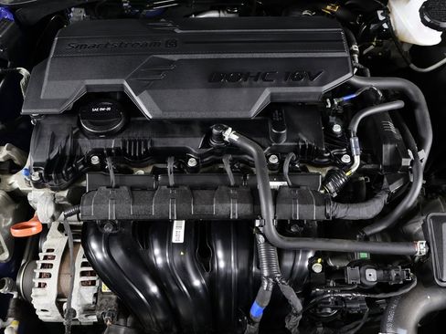 Certified 2023 Hyundai Elantra Limited w/ Preferred Accessory Package image 17