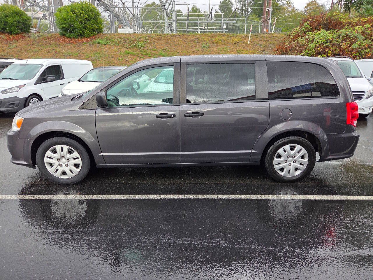 Used 2019 Dodge Grand Caravan SE w/ UConnect Hands-Free Group FWD image 4