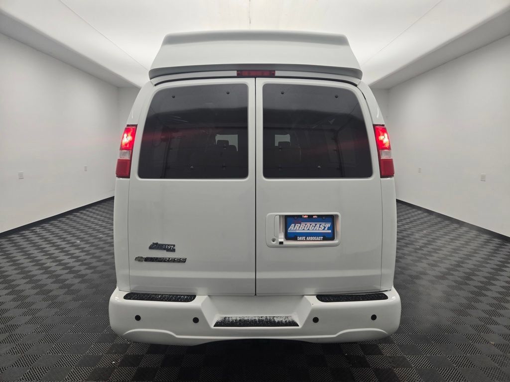 Used 2020 Chevrolet Express 2500 Extended RWD image 4