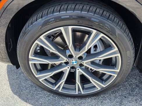 Used 2021 BMW X7 xDrive40i w/ Premium Package AWD/4WD image 7