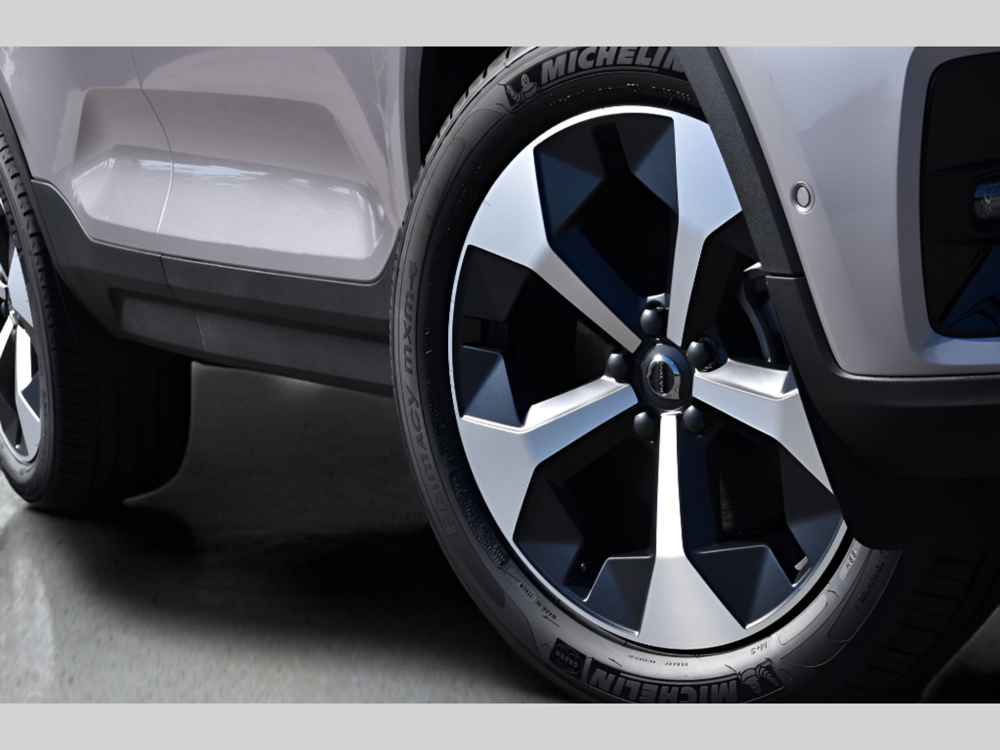 Certified 2026 Volvo XC40 B5 Plus w/ Protection Package Premier AWD/4WD image 10