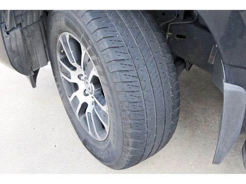 Used 2021 Nissan Titan SV w/ SV Convenience Package RWD image 13