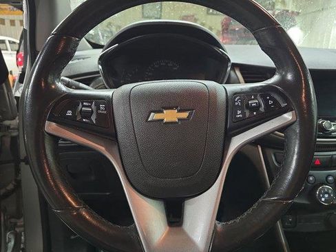 Used 2019 Chevrolet Trax LT w/ LT Convenience Package image 20