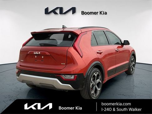 Used 2023 Kia Niro SX Touring image 5