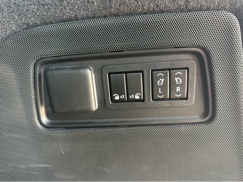 Used 2021 Cadillac Escalade ESV Premium Luxury Platinum AWD/4WD image 13