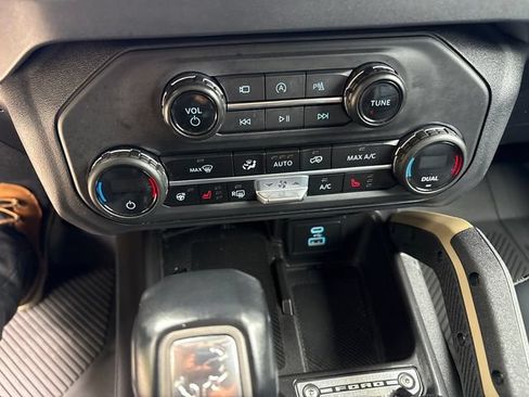 Certified 2025 Ford Bronco Badlands AWD/4WD image 32