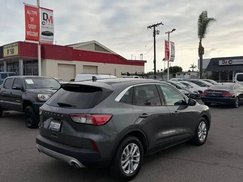 Used 2021 Ford Escape SE w/ Cold Weather Package FWD image 3