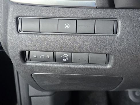 Used 2023 Nissan Rogue SV FWD image 25