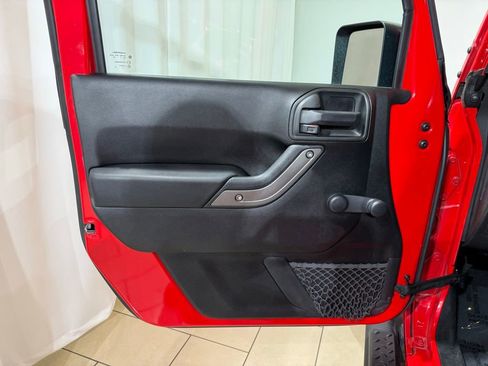 Used 2018 Jeep Wrangler Unlimited Sport w/ Connectivity Group AWD/4WD image 15