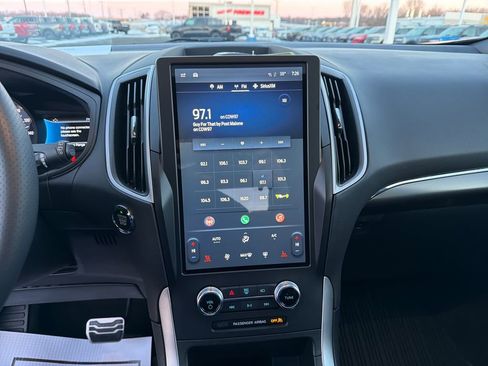 Used 2024 Ford Edge ST-Line w/ Class II Trailer Tow Package image 17