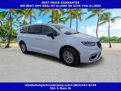 New 2025 Chrysler Pacifica Select