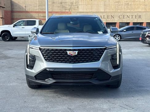 Used 2025 Cadillac XT4 Premium Luxury FWD image 2