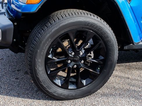 Used 2021 Jeep Wrangler Unlimited Sahara w/ Cold Weather Group image 5