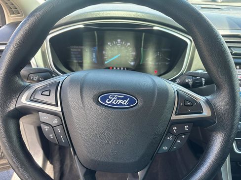 Used 2019 Ford Fusion SE FWD image 13