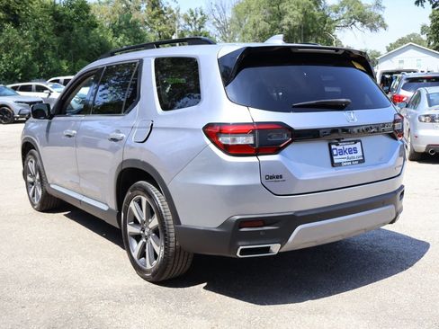 Used 2023 Honda Pilot Touring image 5