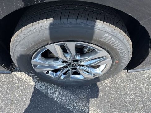 New 2026 Toyota Sienna XLE AWD/4WD image 9