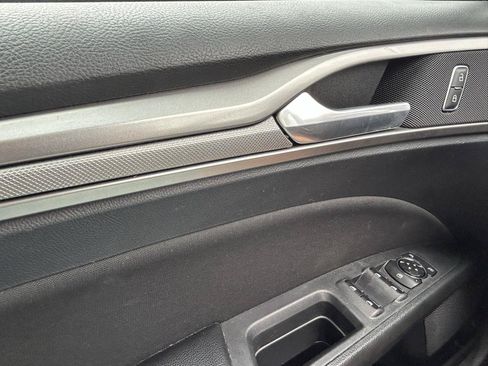 Used 2020 Ford Fusion SE FWD image 27