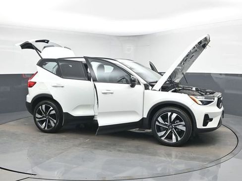Used 2023 Volvo XC40 B5 Plus w/ Driver Assist Package image 44