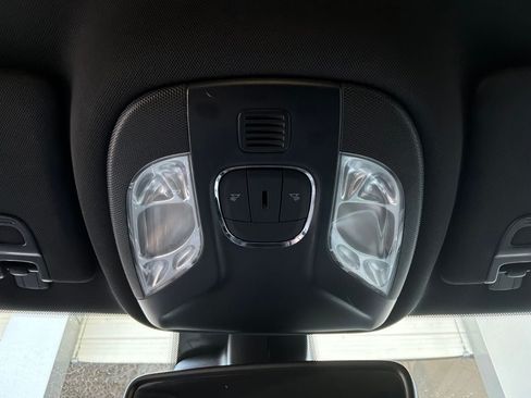 Used 2025 Jeep Compass Limited AWD/4WD image 17