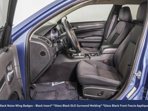 Used 2022 Chrysler 300 Touring w/ Sport Appearance Package RWD image 7