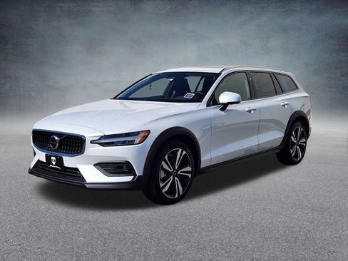 New 2026 Volvo V60 B5 Cross Country Plus w/ Climate Package image 3