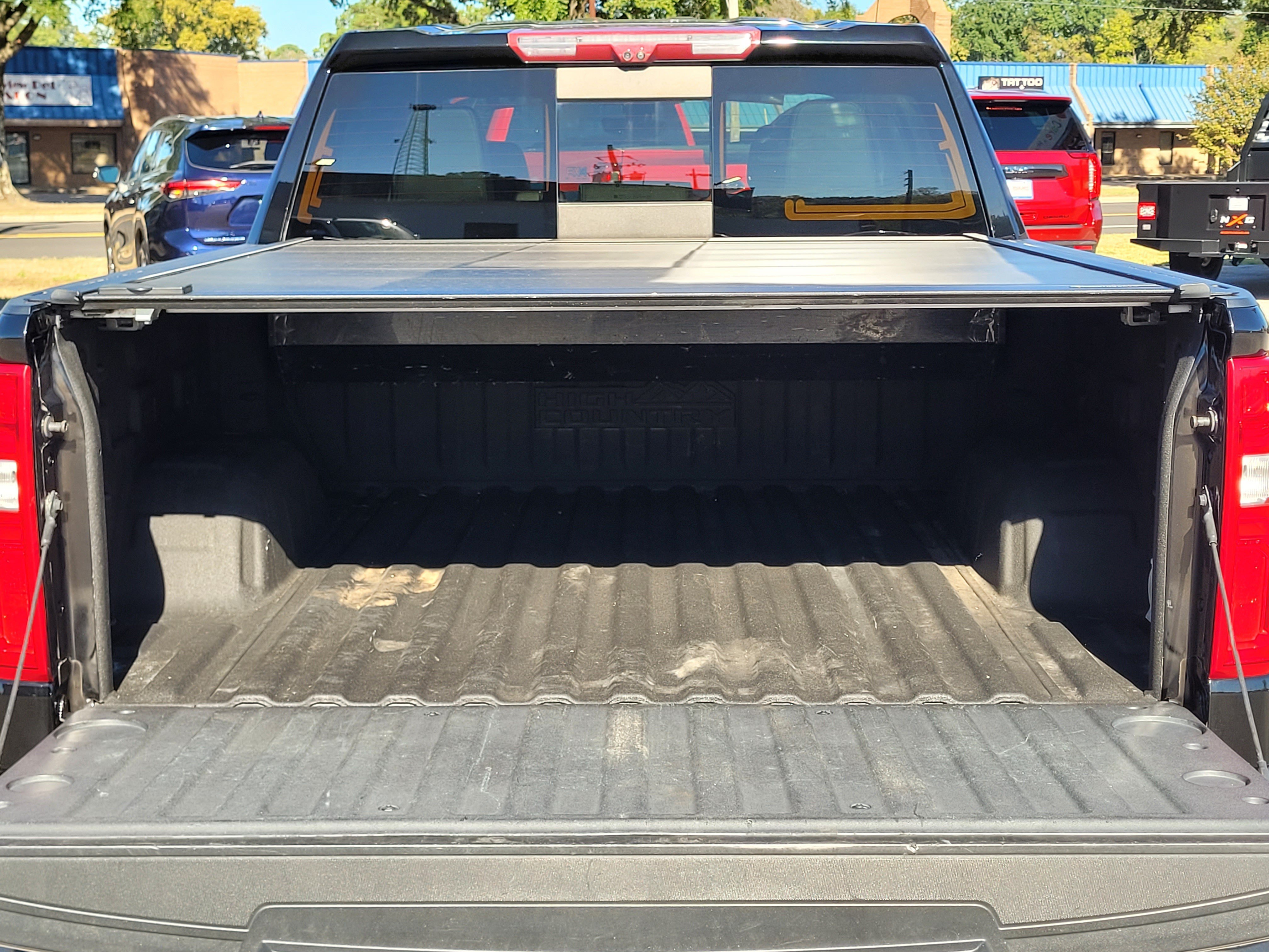 Used 2022 Chevrolet Silverado 1500 High Country w/ Technology Package AWD/4WD image 9