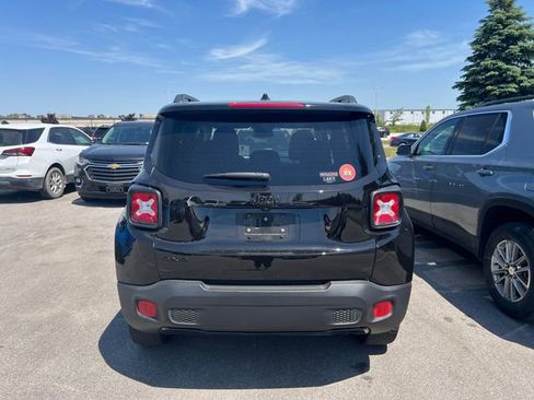 Used 2017 Jeep Renegade Altitude AWD/4WD image 5